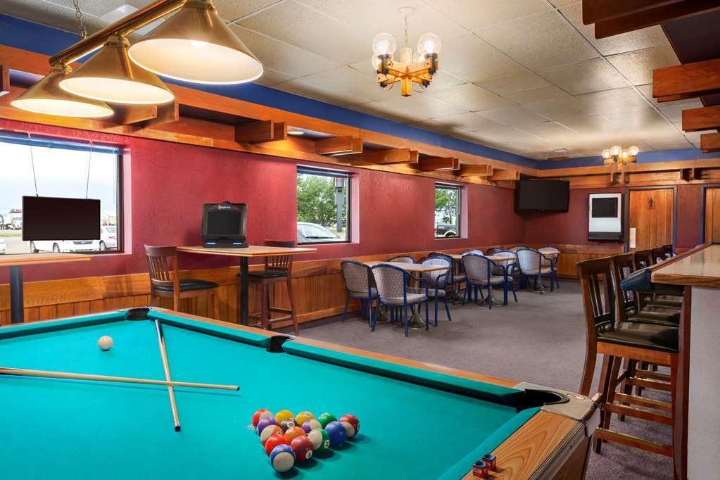 Travelodge Hanna Canada Grey Restaurant photo