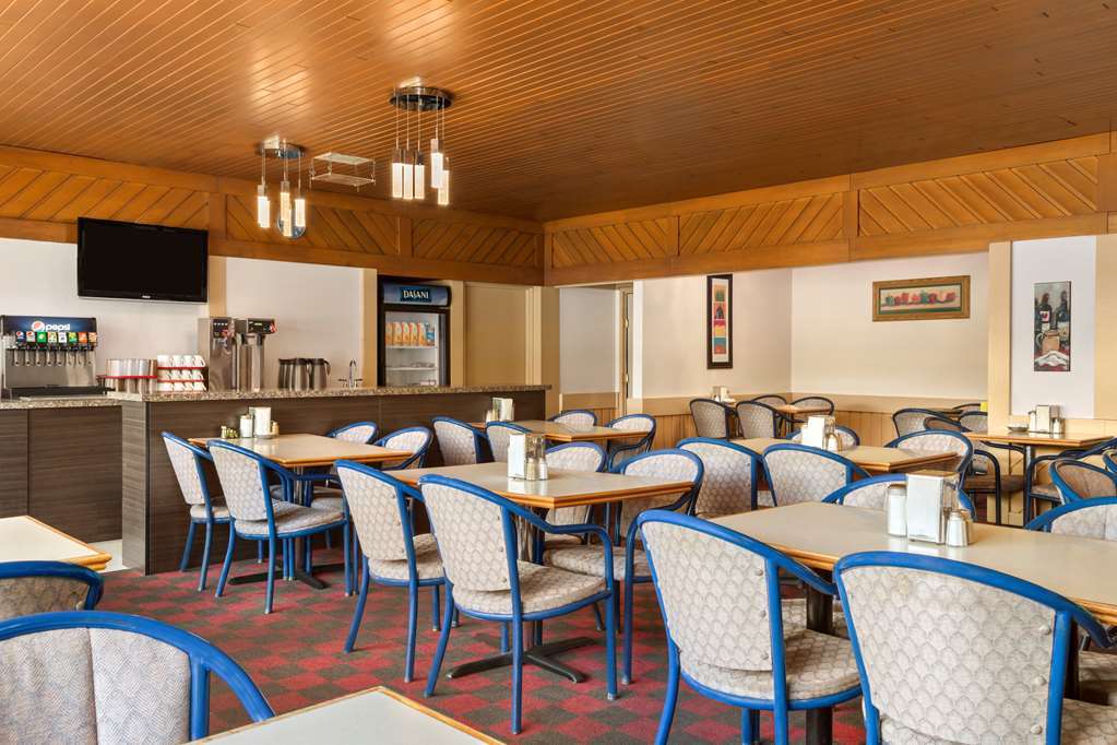 Travelodge Hanna Canada Grey Restaurant photo