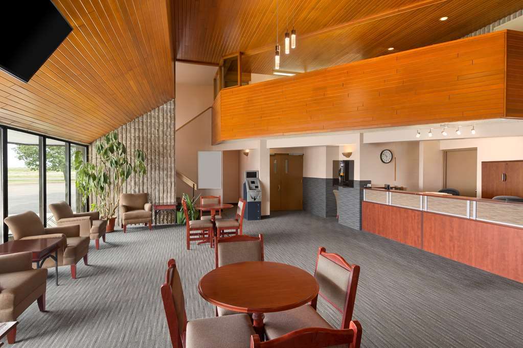 Travelodge Hanna Canada Grey Interior photo
